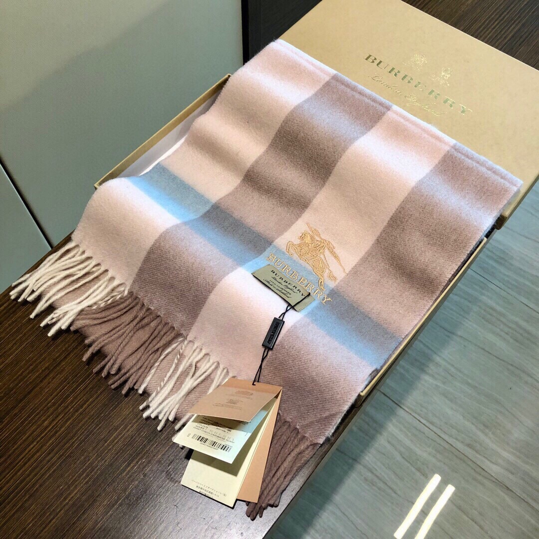 爆款大量现货 放心上图 巴宝利国际品牌时尚男士围巾上市🔥🔥✨霸气休闲为一体[鼓掌][鼓掌]顶级羊绒+精细