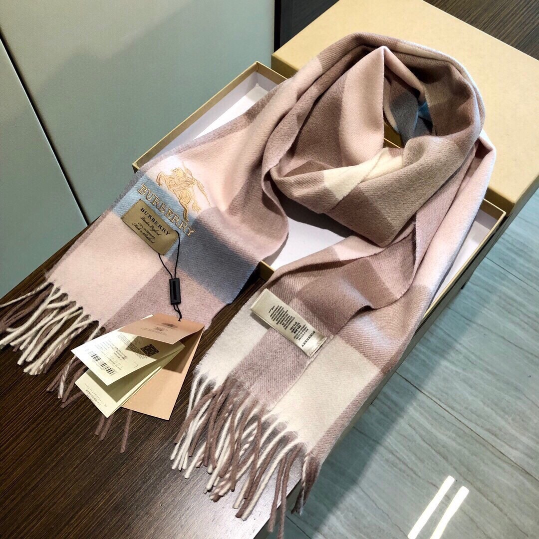 爆款大量现货 放心上图 巴宝利国际品牌时尚男士围巾上市🔥🔥✨霸气休闲为一体[鼓掌][鼓掌]顶级羊绒+精细