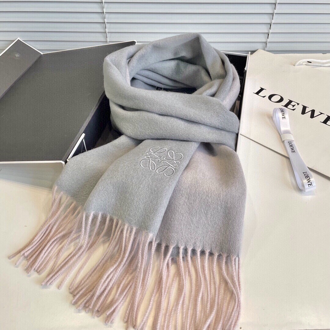Loewe罗意威今年最新的订单(讲真，送人自用百分推荐)SviP推荐(自留.品质绝对放心).真心觉得可以