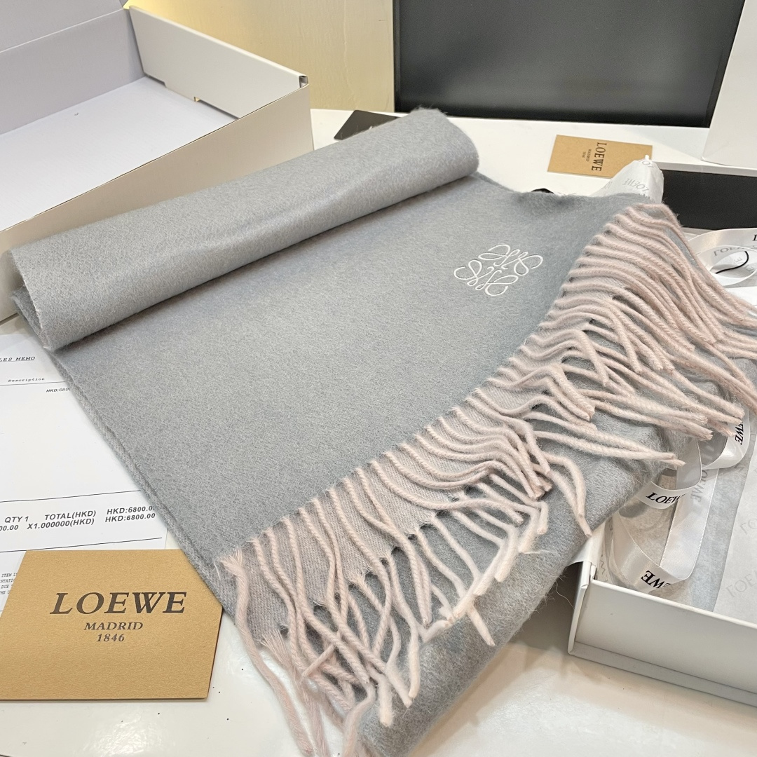 Loewe罗意威今年最新的订单(讲真，送人自用百分推荐)SviP推荐(自留.品质绝对放心).真心觉得可以