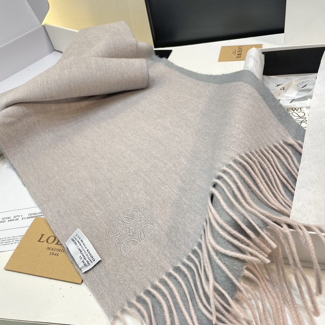 Loewe罗意威今年最新的订单(讲真，送人自用百分推荐)SviP推荐(自留.品质绝对放心).真心觉得可以