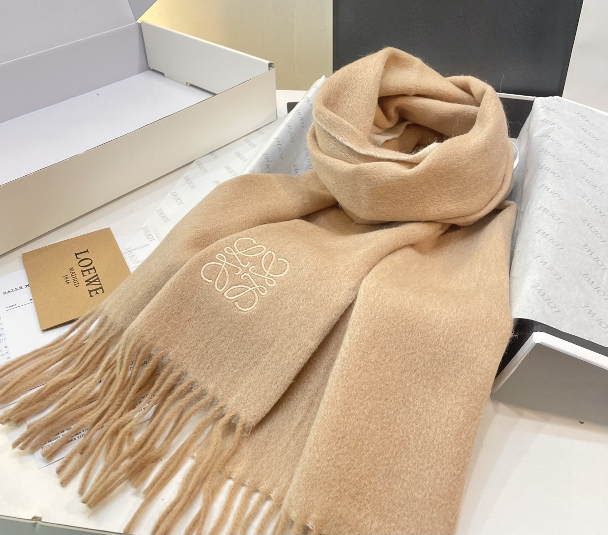 Loewe罗意威今年最新的订单(讲真，送人自用百分推荐)SviP推荐(自留.品质绝对放心).真心觉得可以