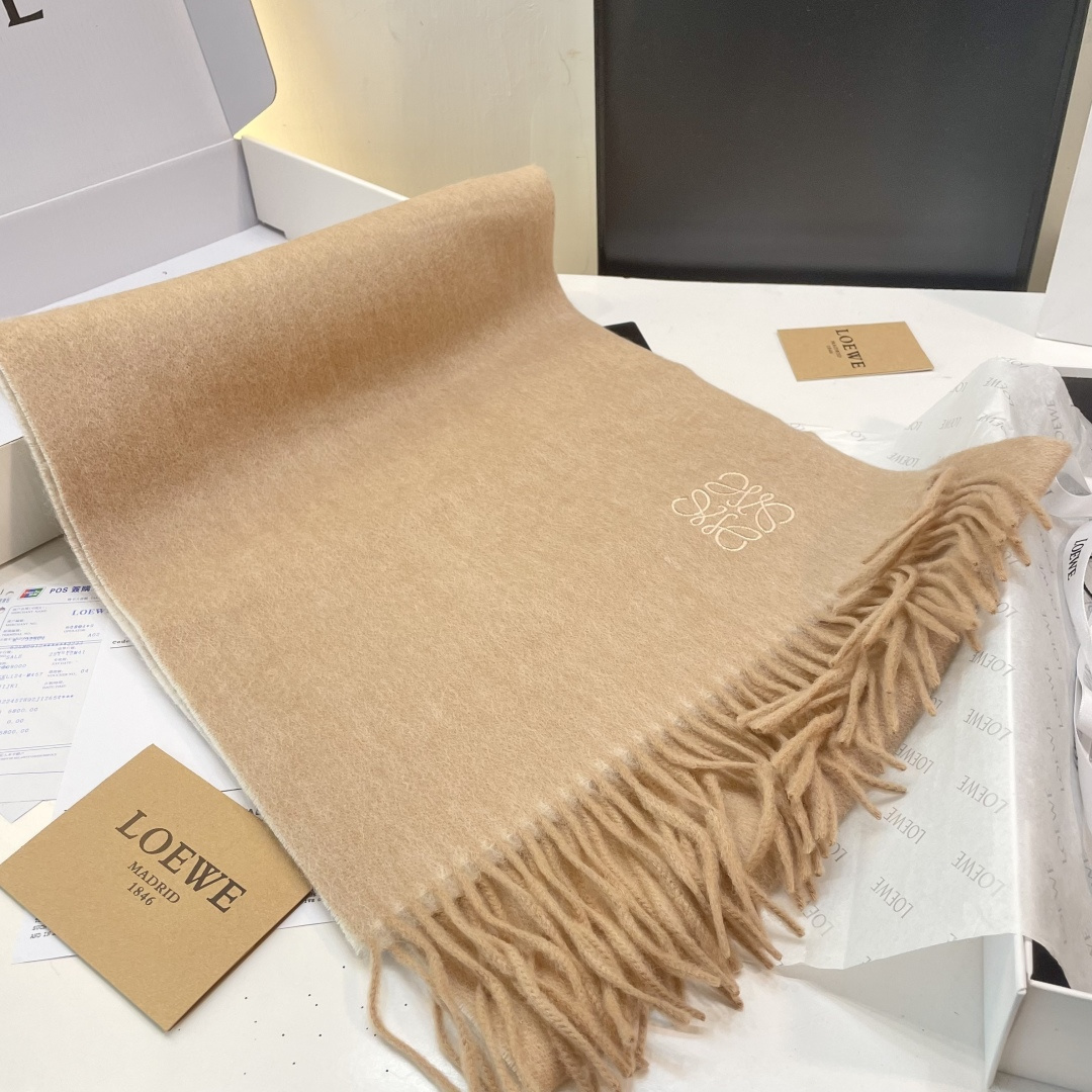 Loewe罗意威今年最新的订单(讲真，送人自用百分推荐)SviP推荐(自留.品质绝对放心).真心觉得可以