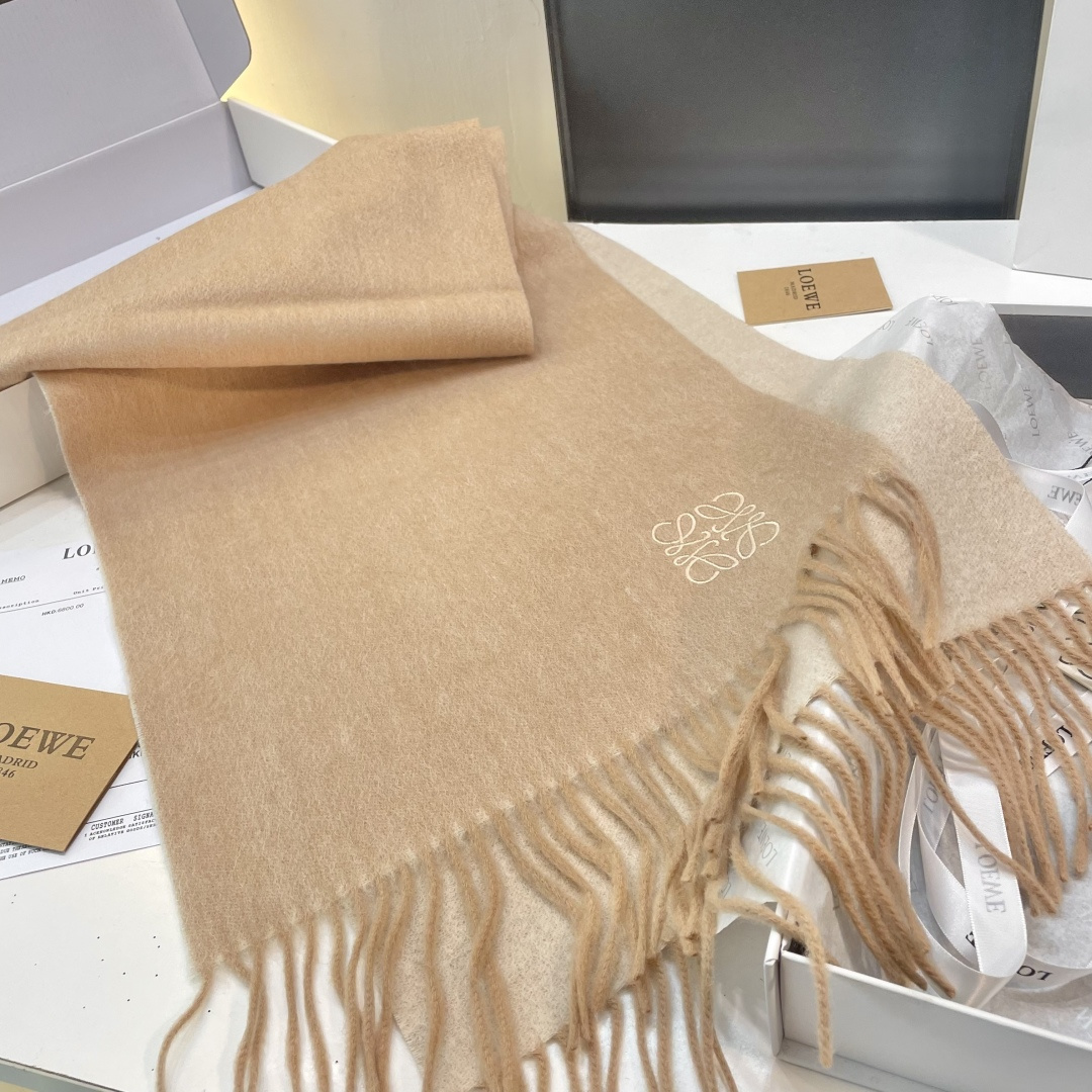 Loewe罗意威今年最新的订单(讲真，送人自用百分推荐)SviP推荐(自留.品质绝对放心).真心觉得可以