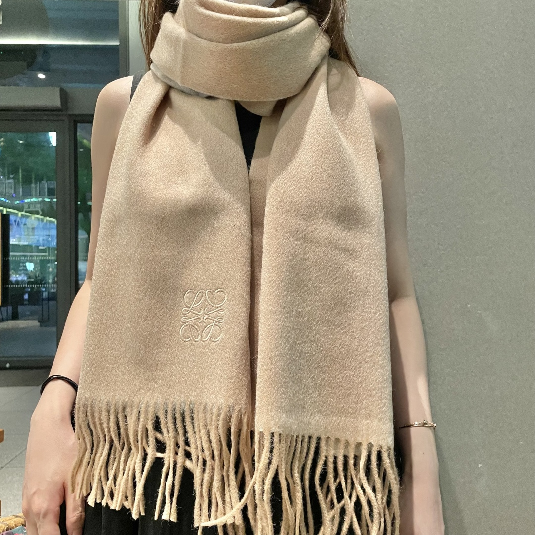 Loewe罗意威今年最新的订单(讲真，送人自用百分推荐)SviP推荐(自留.品质绝对放心).真心觉得可以