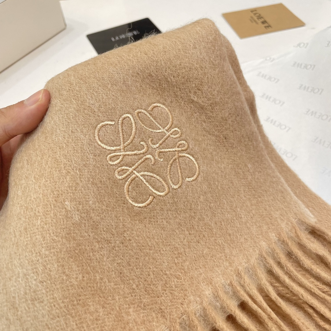 Loewe罗意威今年最新的订单(讲真，送人自用百分推荐)SviP推荐(自留.品质绝对放心).真心觉得可以