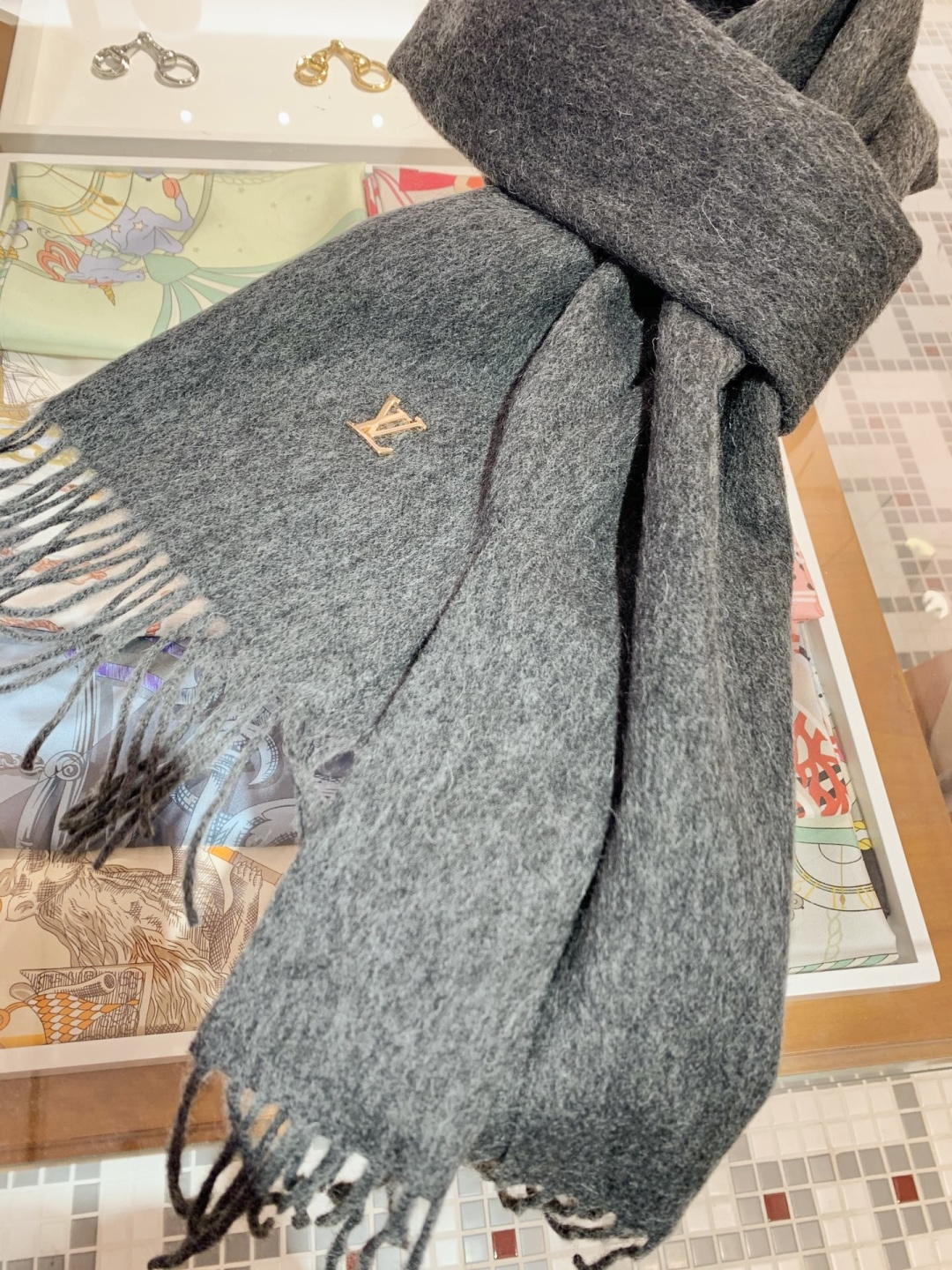 【▪️怒赞推荐‼️高端男士款~】超级无敌赞的男士羊绒围巾！！ZG同步在售，这个价格真的无敌超值！亲妈价格