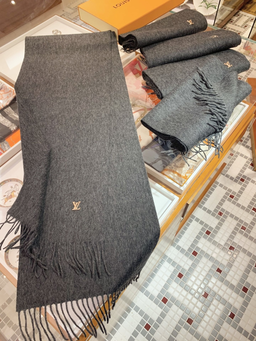 【▪️怒赞推荐‼️高端男士款~】超级无敌赞的男士羊绒围巾！！ZG同步在售，这个价格真的无敌超值！亲妈价格
