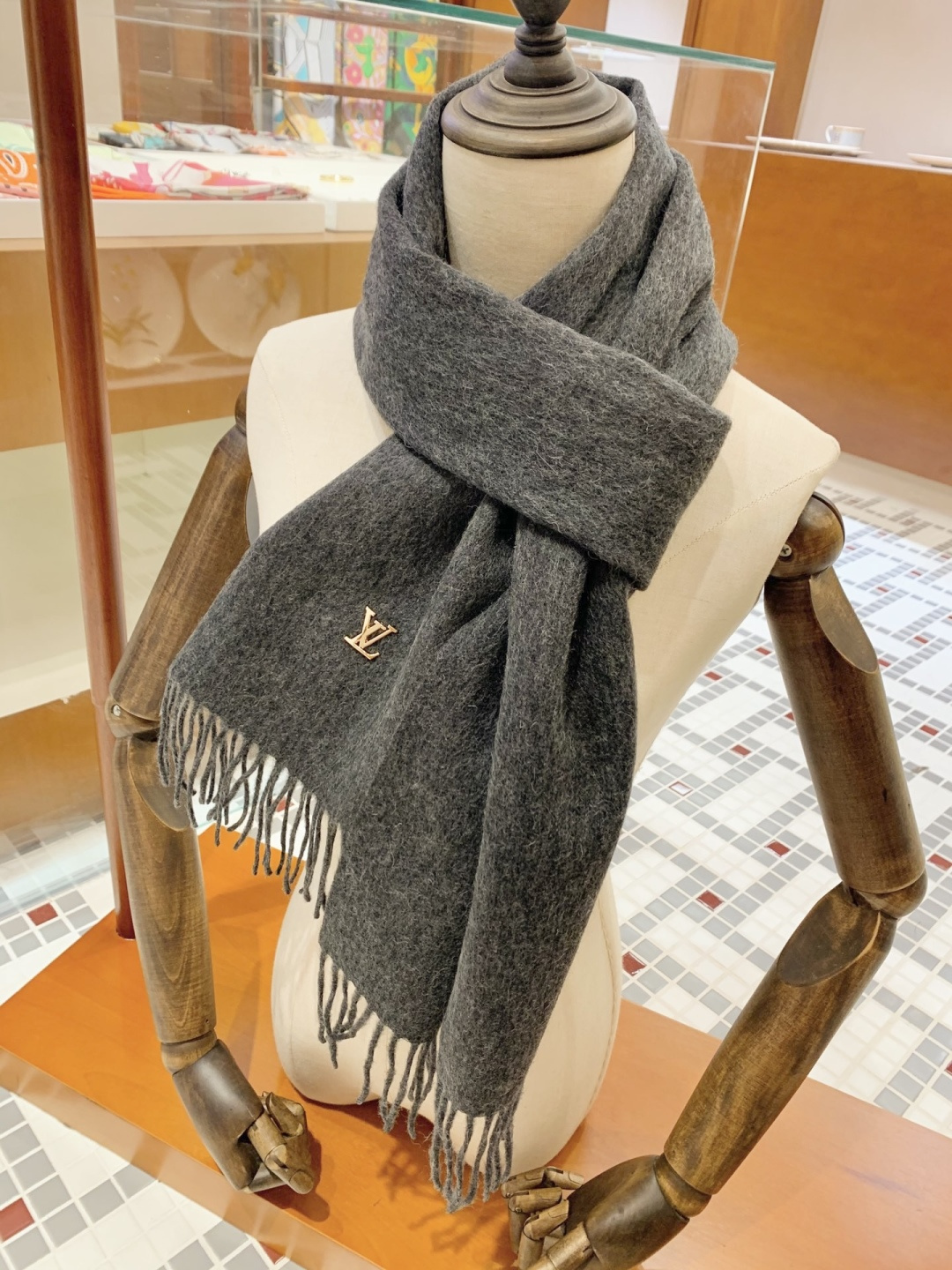【▪️怒赞推荐‼️高端男士款~】超级无敌赞的男士羊绒围巾！！ZG同步在售，这个价格真的无敌超值！亲妈价格