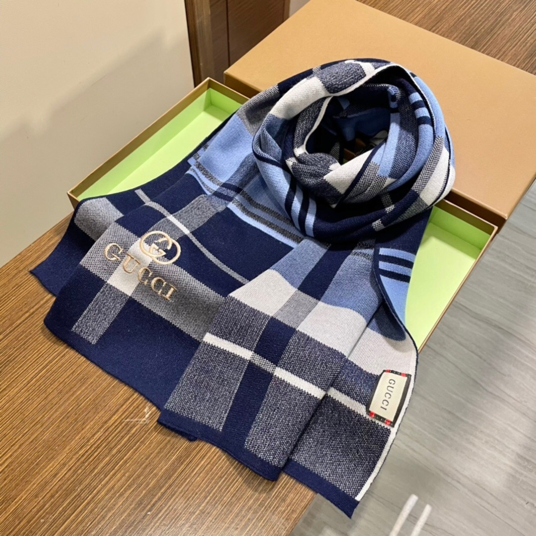 爆款到货古奇男女通用针织围巾👑柔和舒适的羊毛带来今季最温暖贴心呵护❤️最顶级的品质❤️羊绒线织出漂亮精致