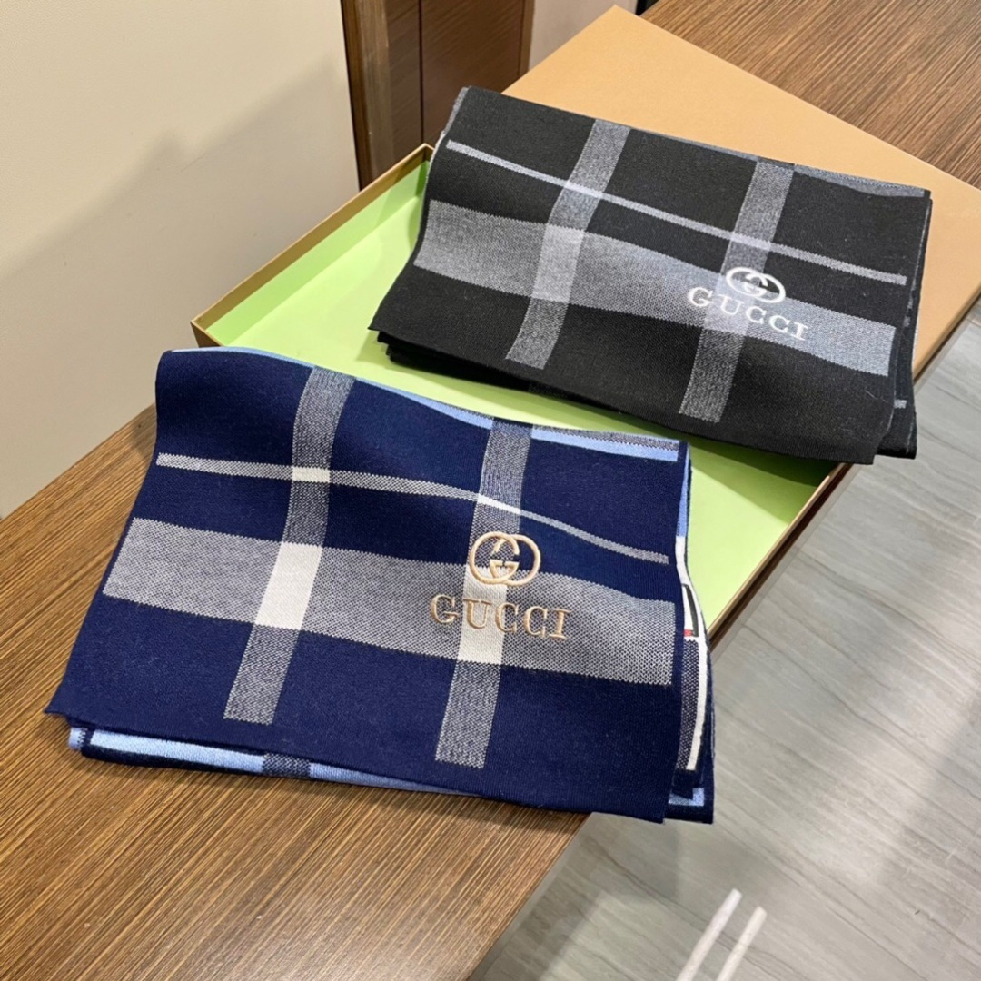 爆款到货古奇男女通用针织围巾👑柔和舒适的羊毛带来今季最温暖贴心呵护❤️最顶级的品质❤️羊绒线织出漂亮精致