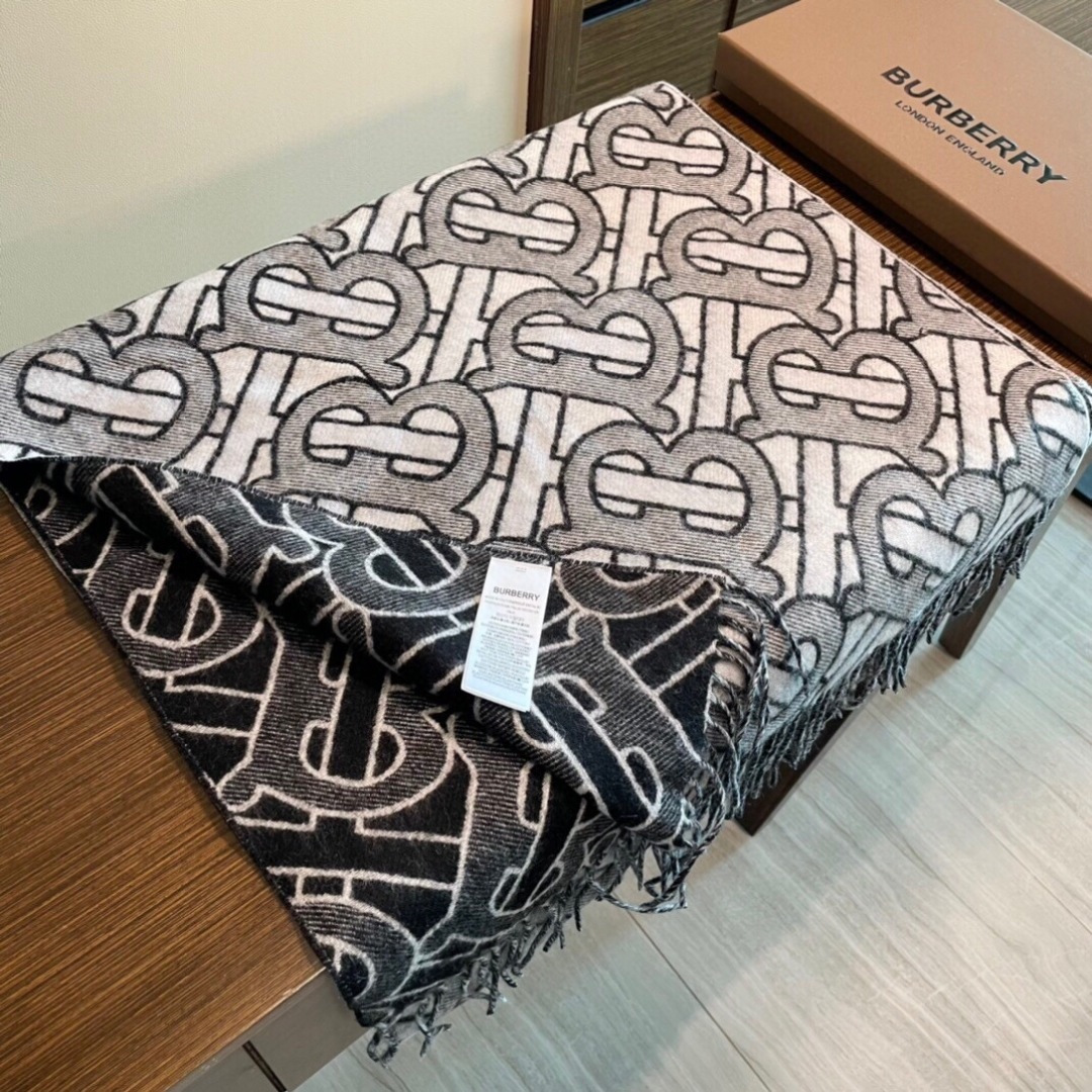 顶级高端现货发行⚠️🎀💟巴宝莉专柜超爆万年款✨【经典长巾】✨品质手感好到不行‼️♨️高尖端产物⚠️绝对令