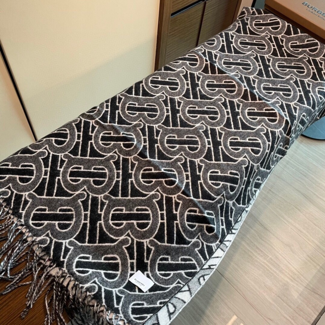 顶级高端现货发行⚠️🎀💟巴宝莉专柜超爆万年款✨【经典长巾】✨品质手感好到不行‼️♨️高尖端产物⚠️绝对令