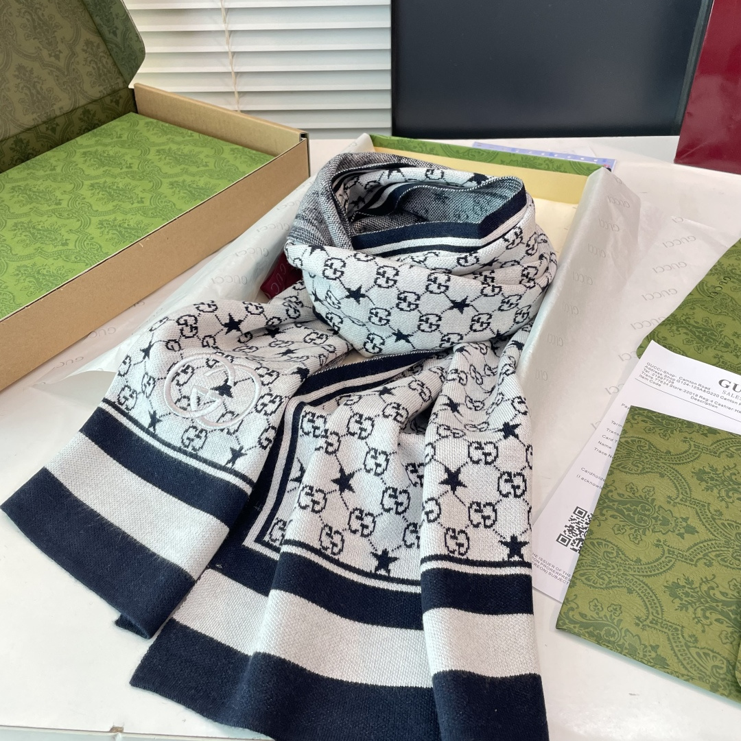 爆款上👍 G家独家牛货【GG针织蜜蜂】🐂 高端品质针织拼接围巾‼️这种精品是市场上及其少见的，GG元素针