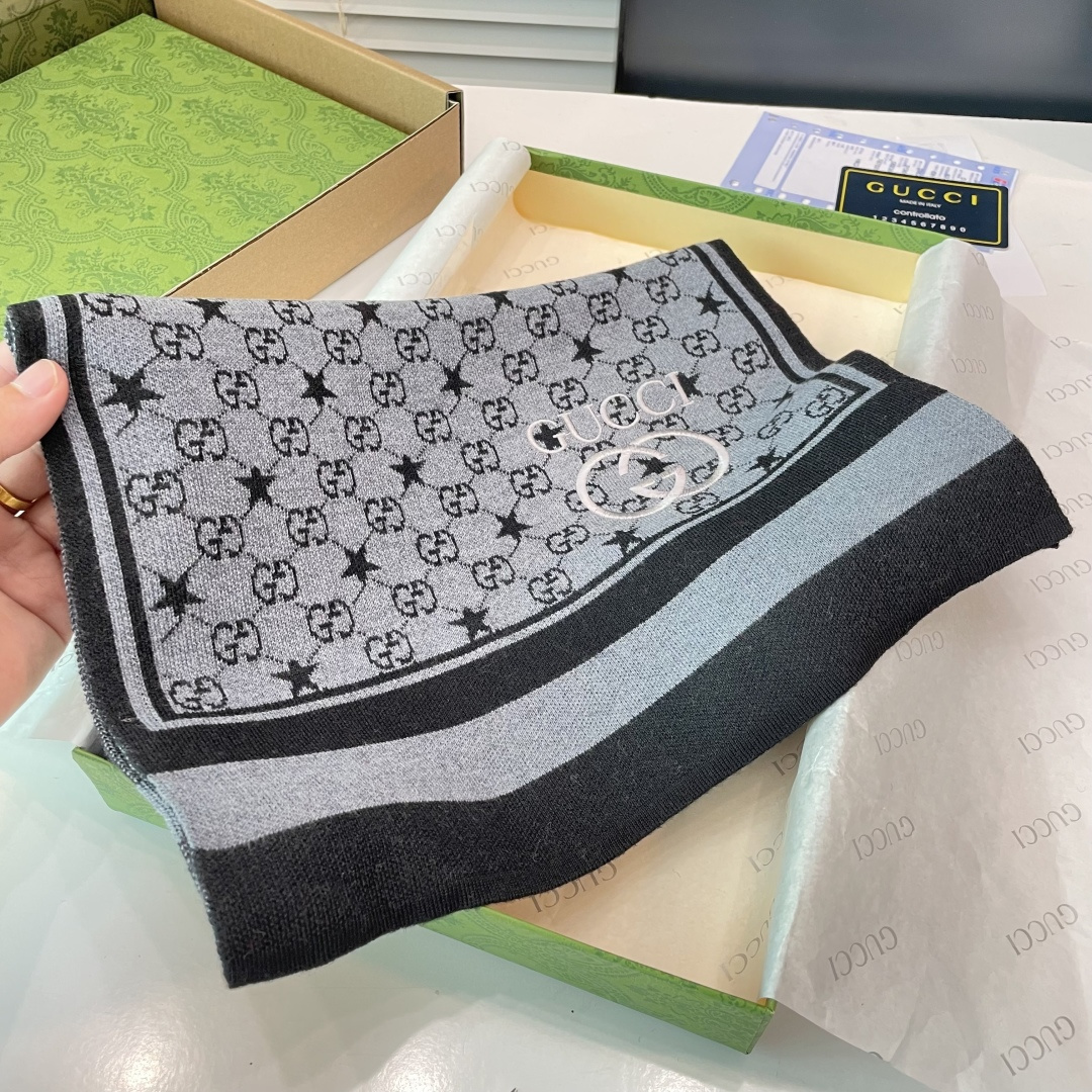 爆款上👍 G家独家牛货【GG针织蜜蜂】🐂 高端品质针织拼接围巾‼️这种精品是市场上及其少见的，GG元素针