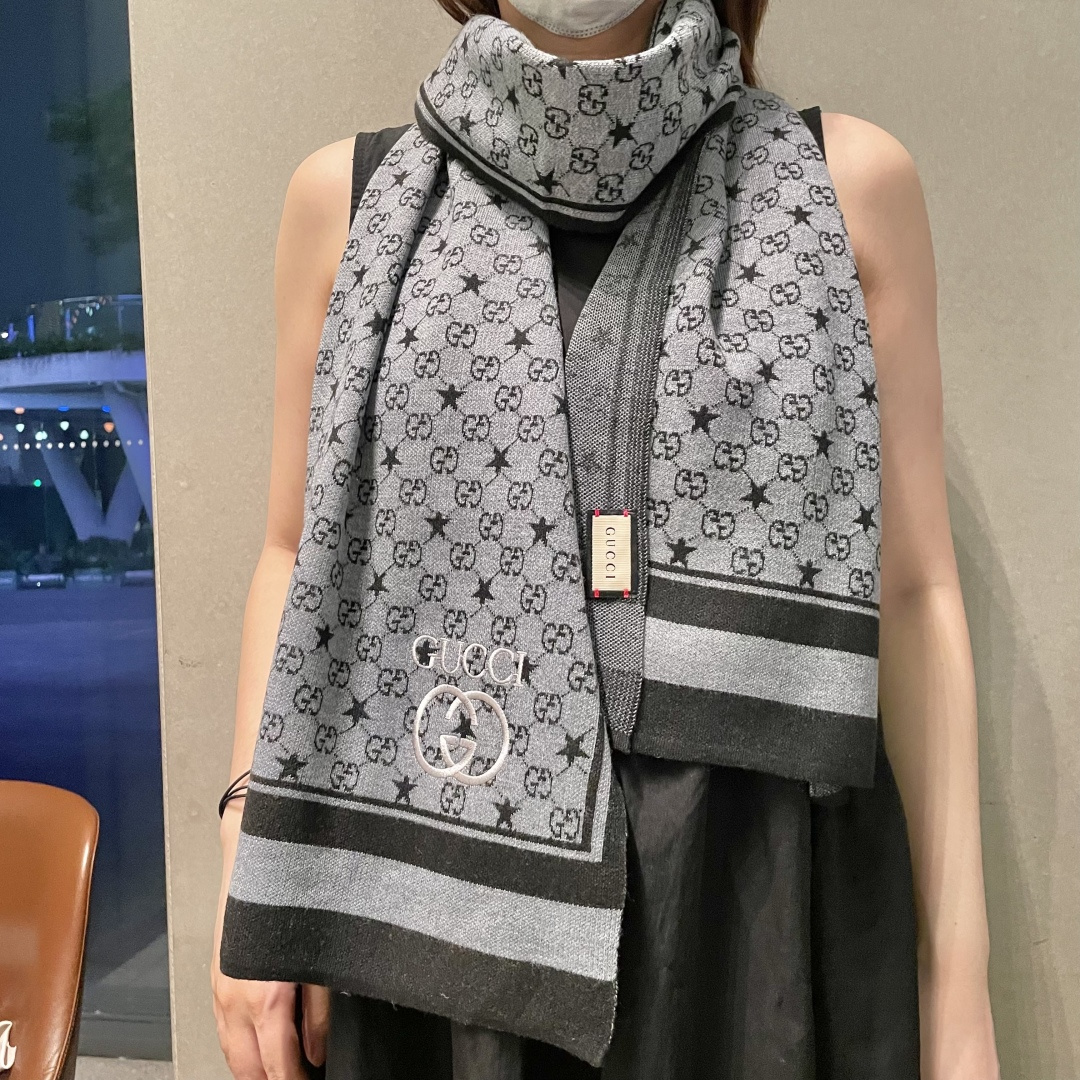 爆款上👍 G家独家牛货【GG针织蜜蜂】🐂 高端品质针织拼接围巾‼️这种精品是市场上及其少见的，GG元素针