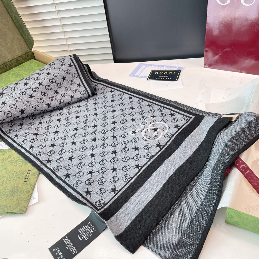 爆款上👍 G家独家牛货【GG针织蜜蜂】🐂 高端品质针织拼接围巾‼️这种精品是市场上及其少见的，GG元素针