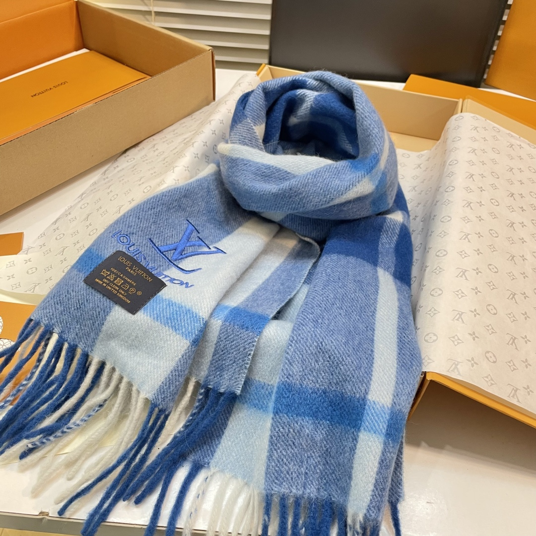 新款上市👏LV👏超级有品百搭的款，🔥绝对质量好到爆的超值❗️最新出口🇬🇧男女羊绒围巾.羊绒提花 手感细腻