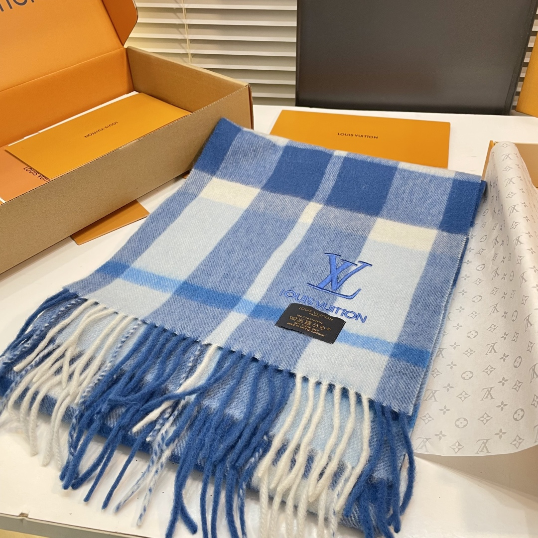 新款上市👏LV👏超级有品百搭的款，🔥绝对质量好到爆的超值❗️最新出口🇬🇧男女羊绒围巾.羊绒提花 手感细腻