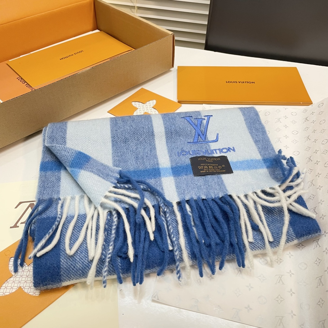 新款上市👏LV👏超级有品百搭的款，🔥绝对质量好到爆的超值❗️最新出口🇬🇧男女羊绒围巾.羊绒提花 手感细腻