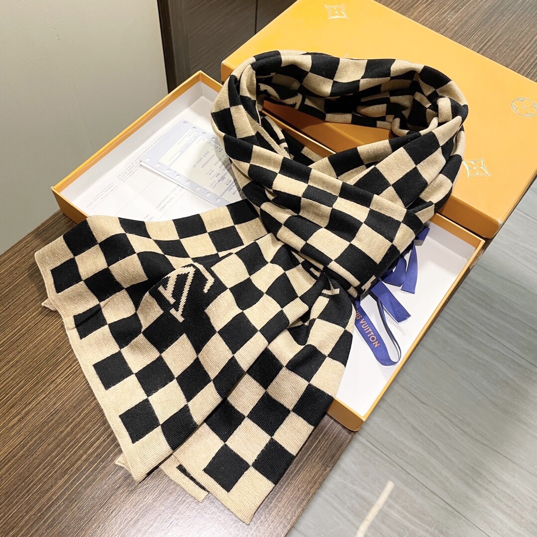 爆款到货LV棋盘格经典棋盘格男女通用围巾👑柔和舒适的羊绒带来今季最温暖贴心呵护❤️最顶级的品质❤️羊绒线