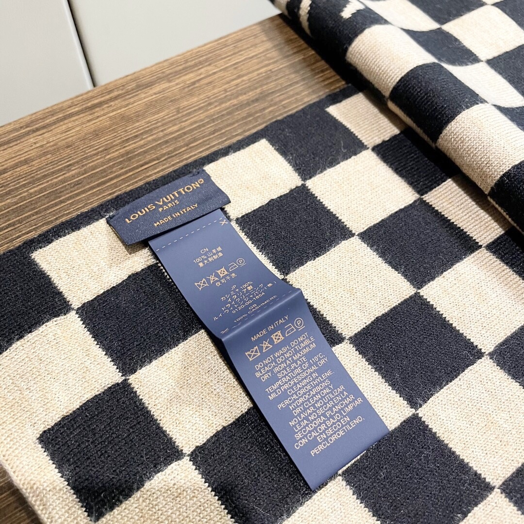 爆款到货LV棋盘格经典棋盘格男女通用围巾👑柔和舒适的羊绒带来今季最温暖贴心呵护❤️最顶级的品质❤️羊绒线