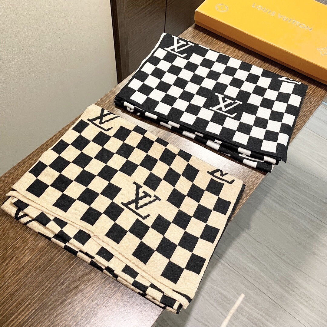 爆款到货LV棋盘格经典棋盘格男女通用围巾👑柔和舒适的羊绒带来今季最温暖贴心呵护❤️最顶级的品质❤️羊绒线