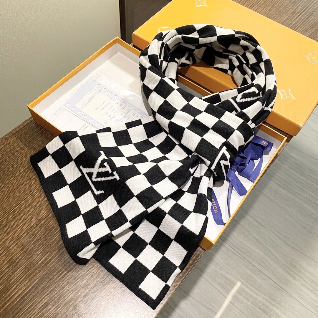 爆款到货LV棋盘格经典棋盘格男女通用围巾👑柔和舒适的羊绒带来今季最温暖贴心呵护❤️最顶级的品质❤️羊绒线