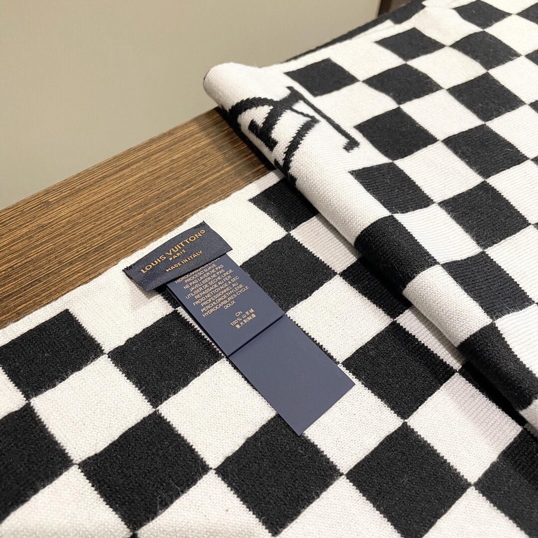 爆款到货LV棋盘格经典棋盘格男女通用围巾👑柔和舒适的羊绒带来今季最温暖贴心呵护❤️最顶级的品质❤️羊绒线