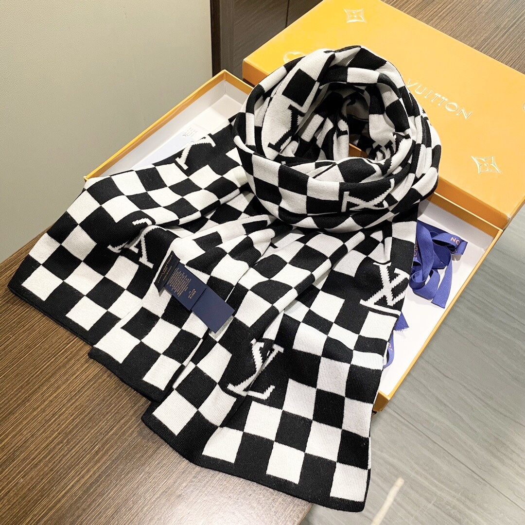 爆款到货LV棋盘格经典棋盘格男女通用围巾👑柔和舒适的羊绒带来今季最温暖贴心呵护❤️最顶级的品质❤️羊绒线