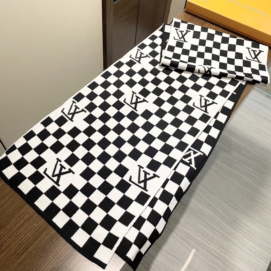爆款到货LV棋盘格经典棋盘格男女通用围巾👑柔和舒适的羊绒带来今季最温暖贴心呵护❤️最顶级的品质❤️羊绒线