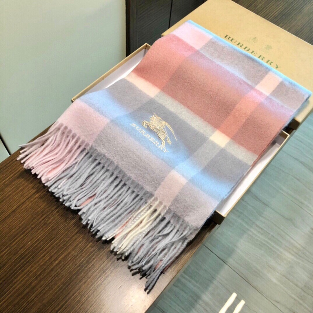 巴宝莉 bur专‮爱柜‬心💗围巾披肩‮磅重‬来了 bur原单殿堂‮皇级‬室最新款‼️专‮在柜‬售1600