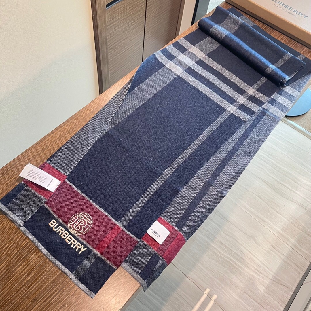 😍viP推荐👍巴宝莉专柜最新款Tb围巾【顶级羊绒围巾】🔥爆款哦 😘💍实物真心美 🎀针织围巾配以精美log