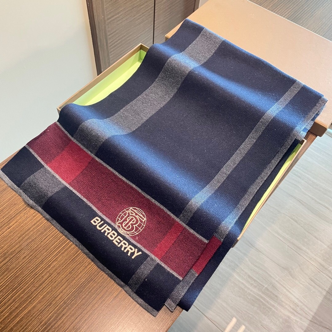 😍viP推荐👍巴宝莉专柜最新款Tb围巾【顶级羊绒围巾】🔥爆款哦 😘💍实物真心美 🎀针织围巾配以精美log