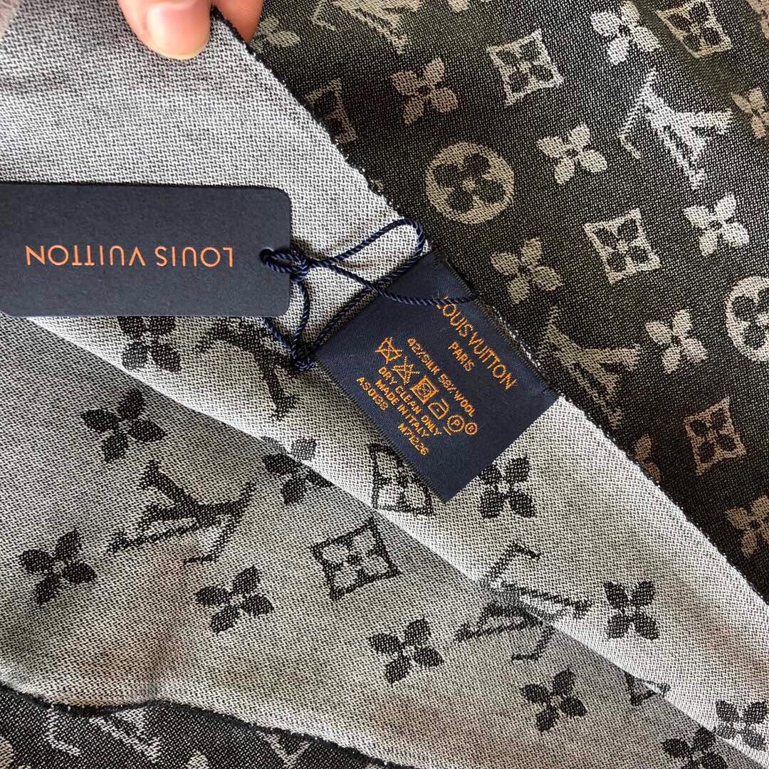 上新Lv❤最新款顶级高端设计，实物真心美 🎀披肩配以印花💓💃🏻无论设计喷绘都是非常到位☀细节都可见🌟整个