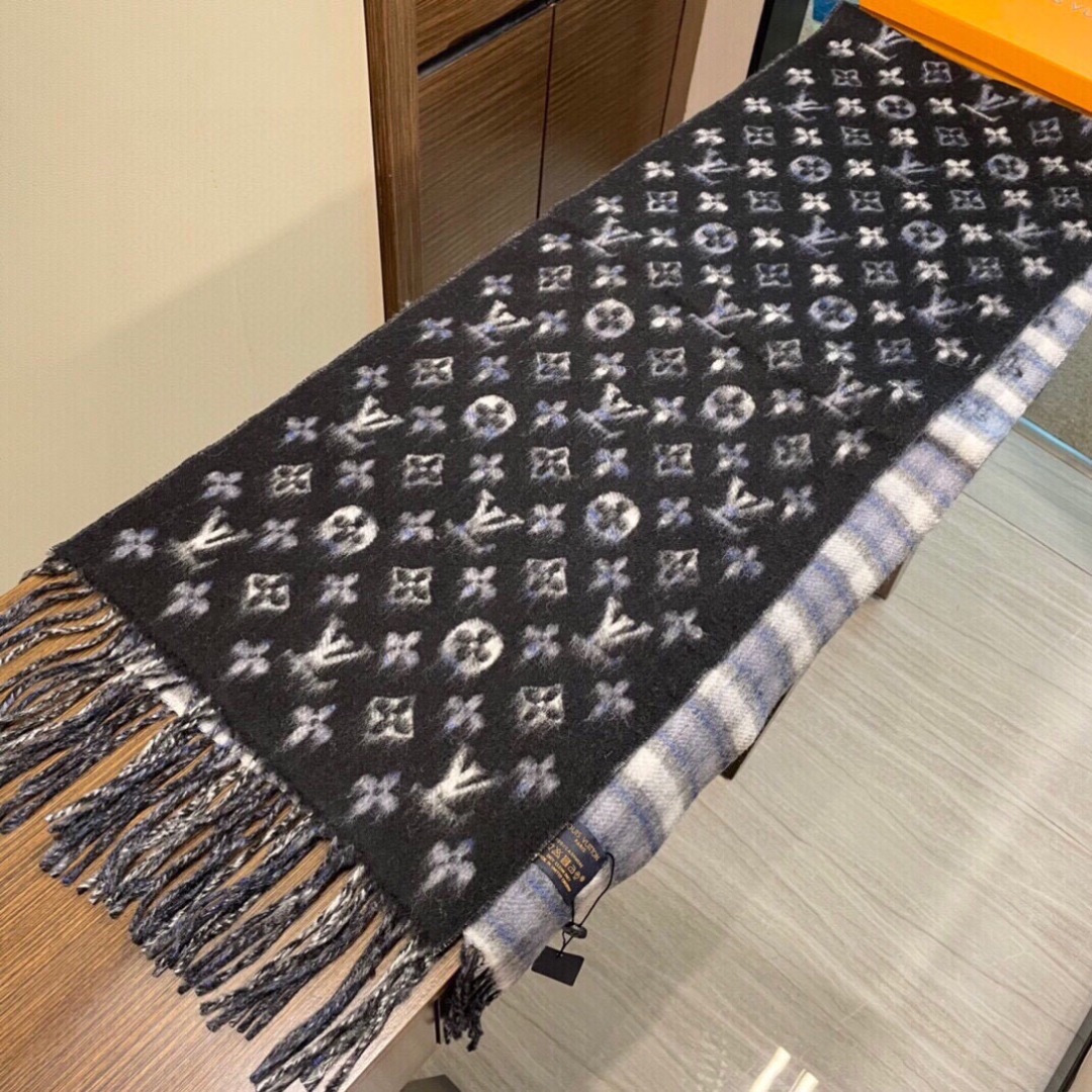 超级大爆款专柜同步 经典设计完美，若隐若现的lv标志，强烈推荐手慢无‼️千万别去专柜买‼️代购就要380