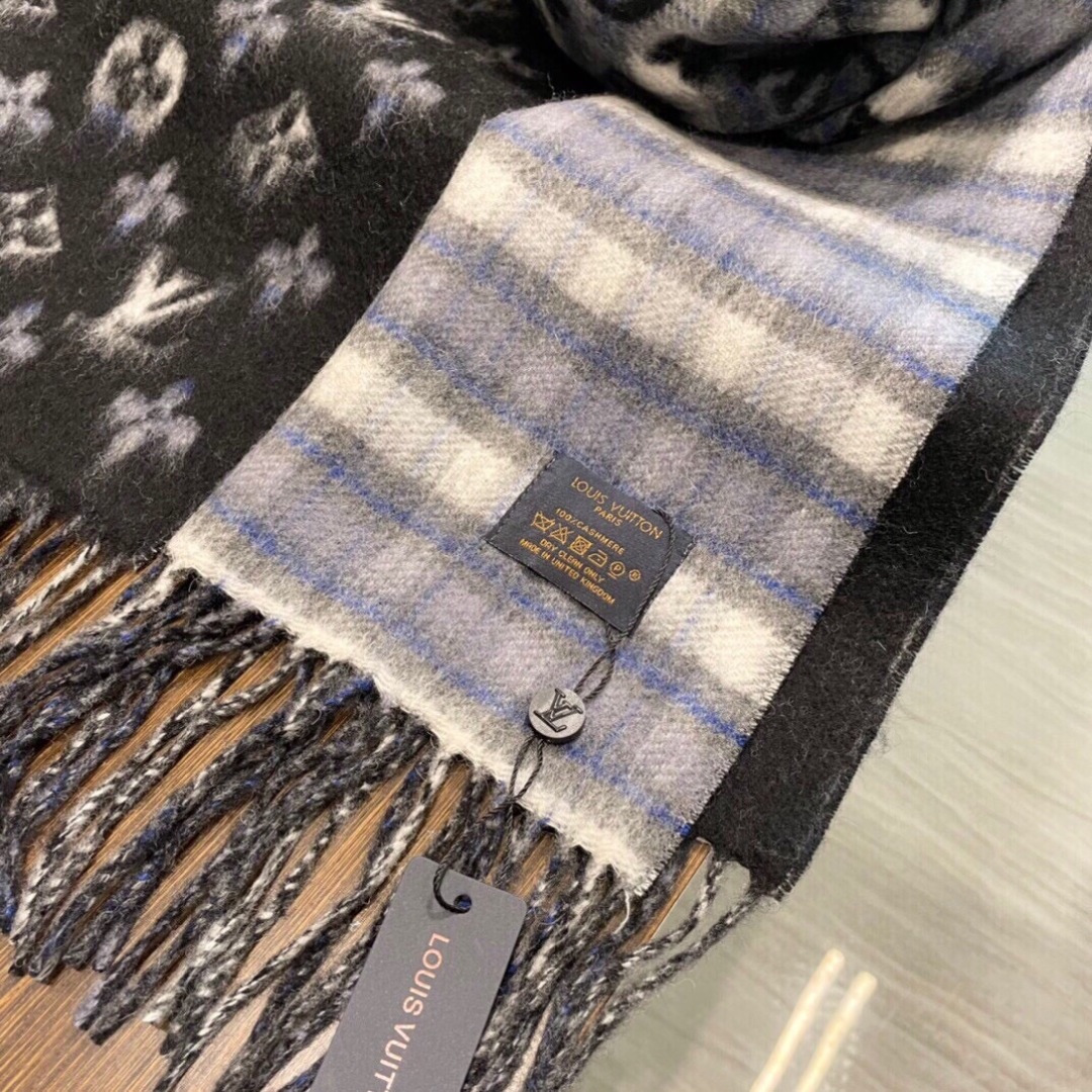 超级大爆款专柜同步 经典设计完美，若隐若现的lv标志，强烈推荐手慢无‼️千万别去专柜买‼️代购就要380