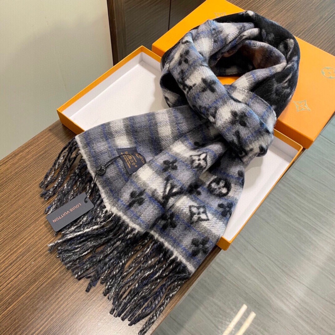 超级大爆款专柜同步 经典设计完美，若隐若现的lv标志，强烈推荐手慢无‼️千万别去专柜买‼️代购就要380