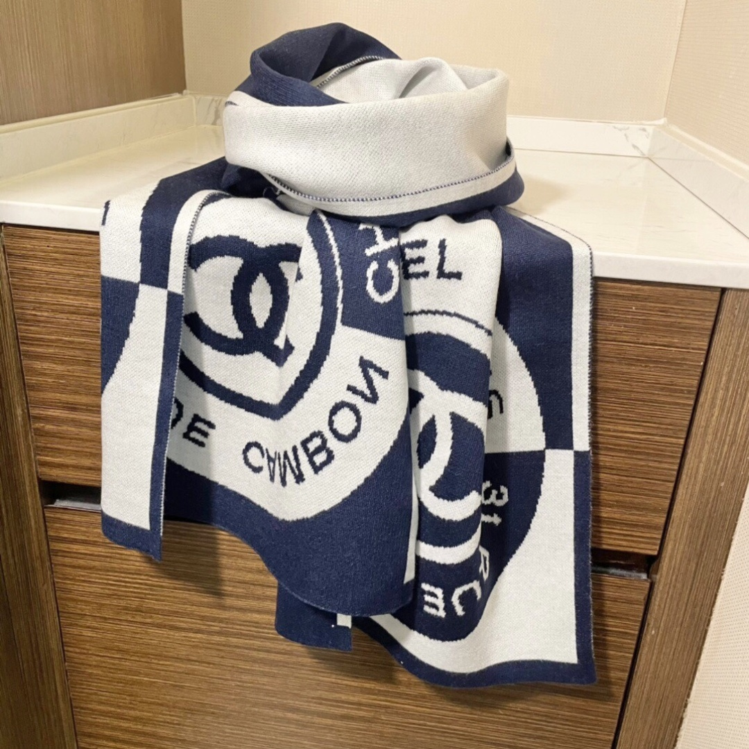 上新🔥香奈儿几何针织羊绒围巾💥手感好到爆👍品质一流的🎉真正的羊绒精品💥精湛绝伦的刺绣工艺和色彩搭配🎀让人