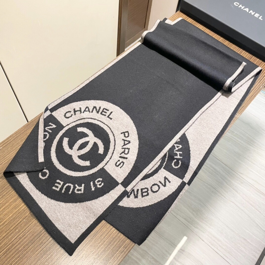 上新🔥香奈儿几何针织羊绒围巾💥手感好到爆👍品质一流的🎉真正的羊绒精品💥精湛绝伦的刺绣工艺和色彩搭配🎀让人