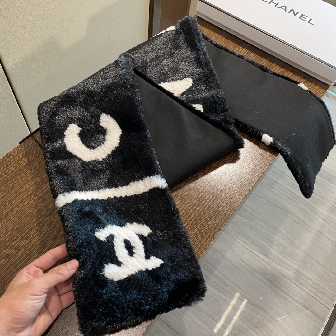 【▪️超级保暖Chanel秋冬新款！！！】简约奢华大气白富美，进口人工皮草和羊绒的结合，高级的范畴已不只