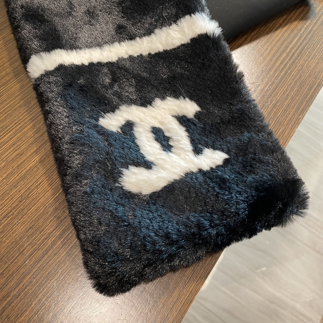 【▪️超级保暖Chanel秋冬新款！！！】简约奢华大气白富美，进口人工皮草和羊绒的结合，高级的范畴已不只