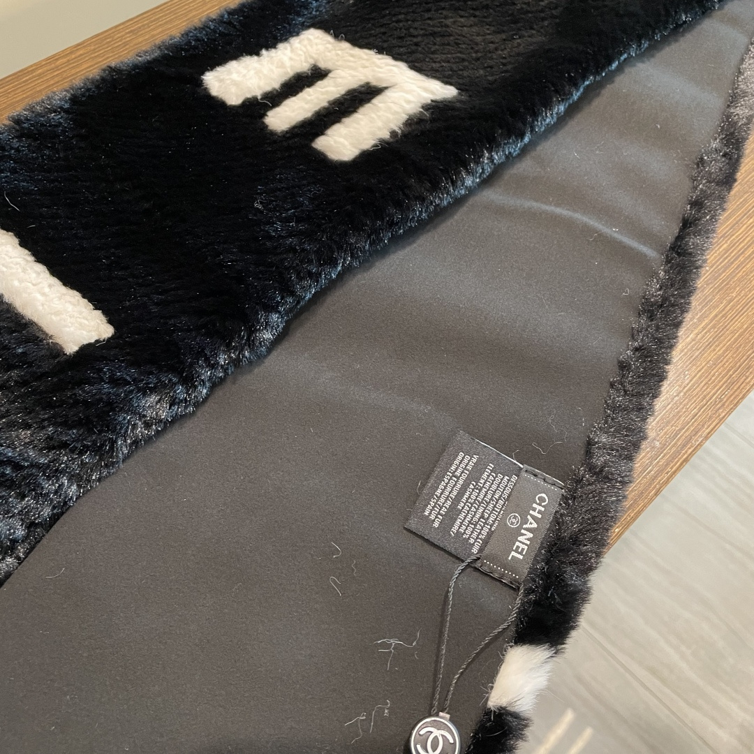 【▪️超级保暖Chanel秋冬新款！！！】简约奢华大气白富美，进口人工皮草和羊绒的结合，高级的范畴已不只