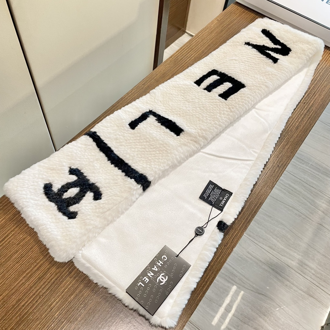 【▪️超级保暖Chanel秋冬新款！！！】简约奢华大气白富美，进口人工皮草和羊绒的结合，高级的范畴已不只