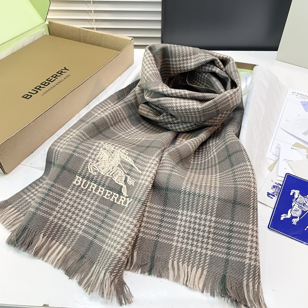 巴宝莉到货了 万众瞩目战马绣标新款色 全部官网最新色，最优质的年轻设计师推出的最新概念，搭配调色纱染再色