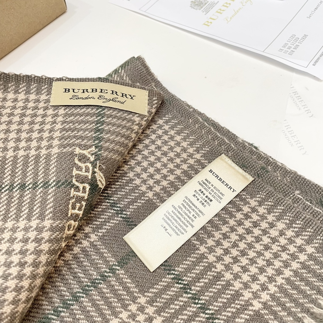 巴宝莉到货了 万众瞩目战马绣标新款色 全部官网最新色，最优质的年轻设计师推出的最新概念，搭配调色纱染再色