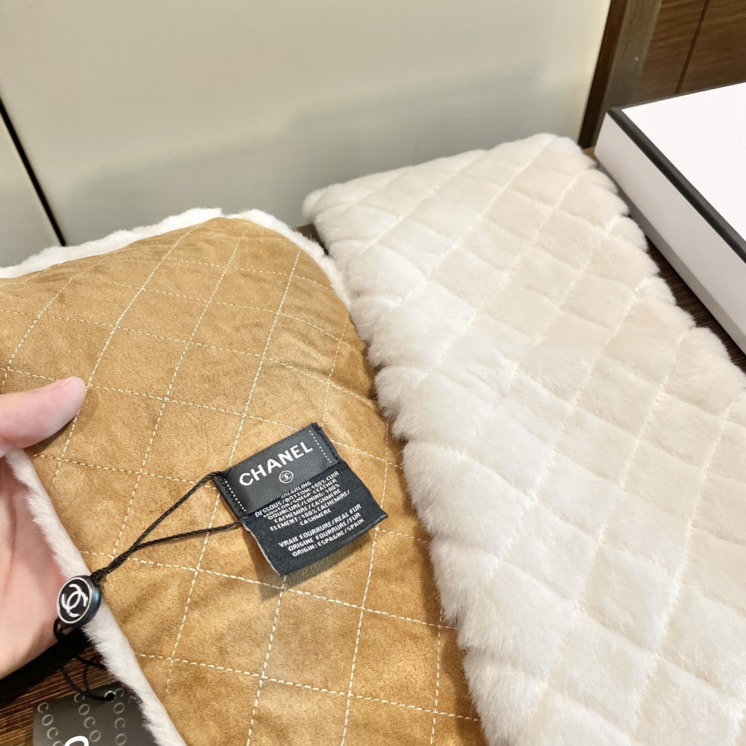 【▪️超级保暖Chanel秋冬新款！！！】简约奢华大气白富美，进口人工皮草和羊绒的结合，高级的范畴已不只