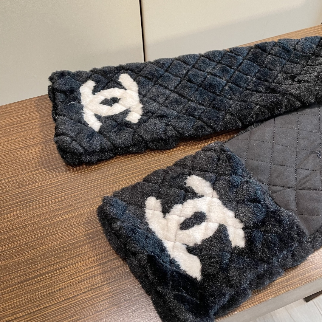 【▪️超级保暖Chanel秋冬新款！！！】简约奢华大气白富美，进口人工皮草和羊绒的结合，高级的范畴已不只