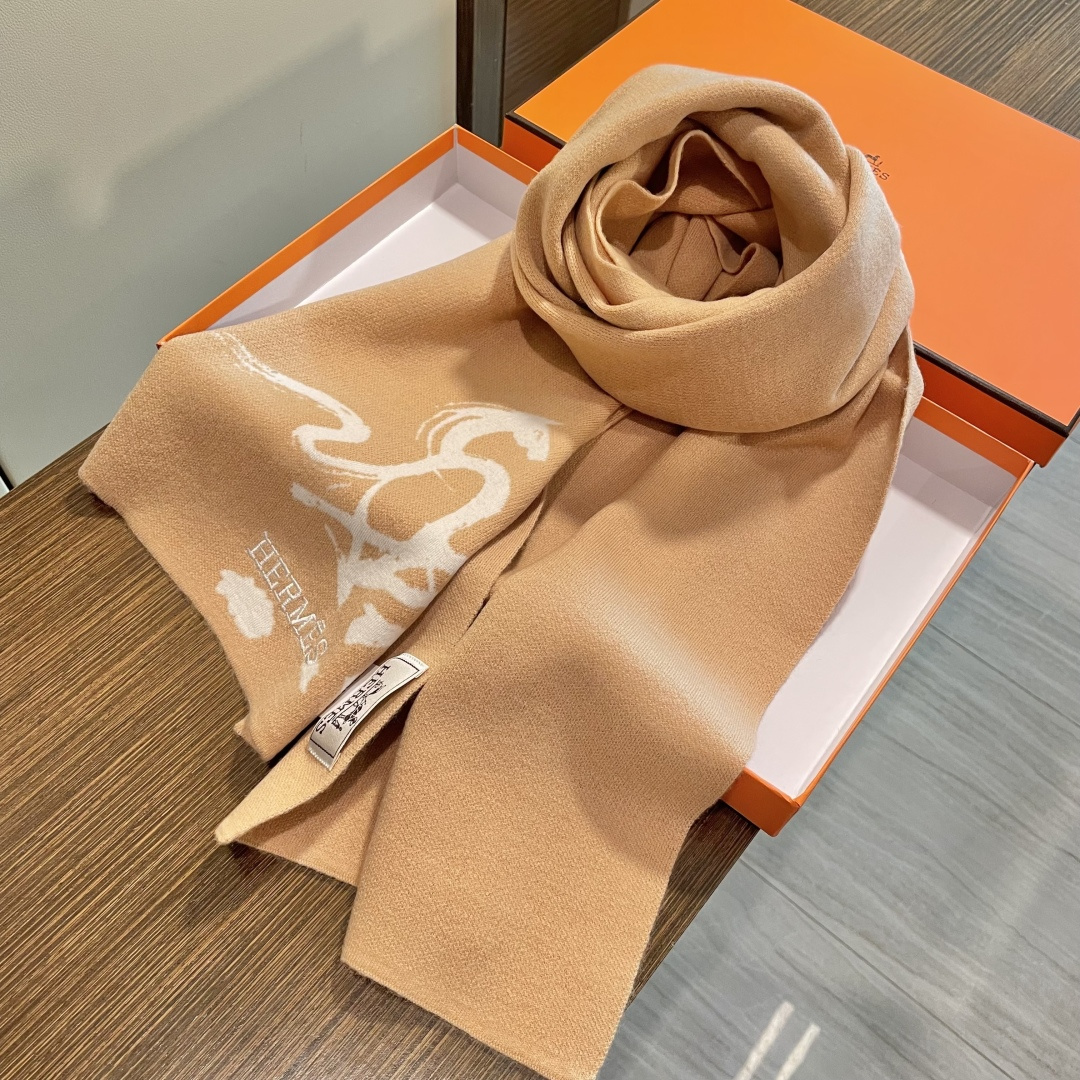 爱马仕百分百纯羊绒长巾👏💙顶级原单正品旷世绝美，顶级高端货👼【绝对值得珍藏👍】专柜限量哦‼️有钱都很难订