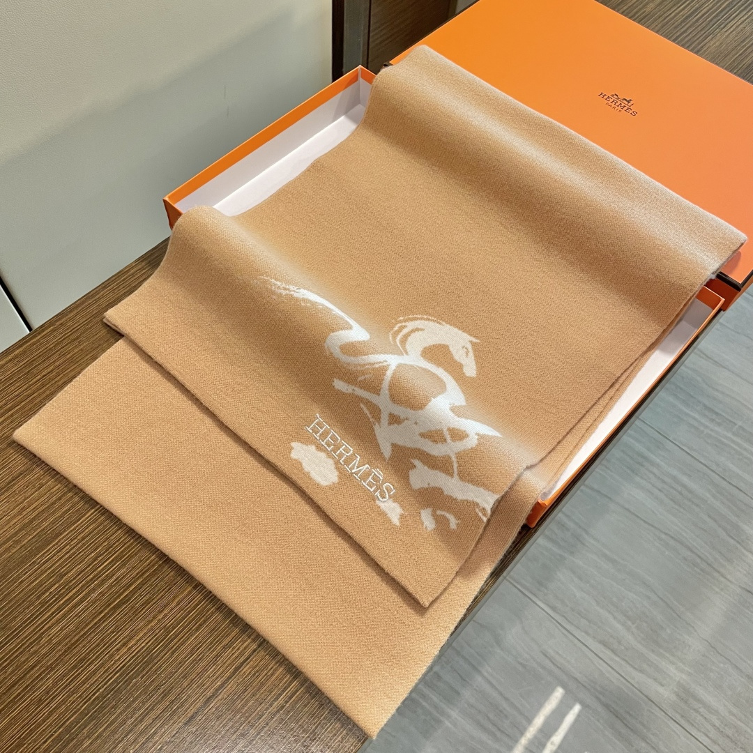 爱马仕百分百纯羊绒长巾👏💙顶级原单正品旷世绝美，顶级高端货👼【绝对值得珍藏👍】专柜限量哦‼️有钱都很难订